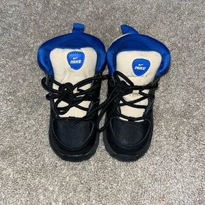 Nike toddler boots